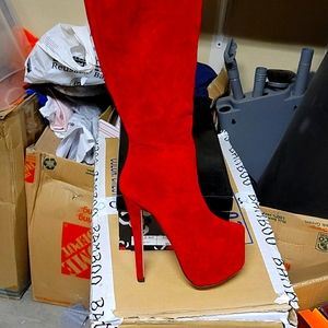 6 in heel boots size 7 red